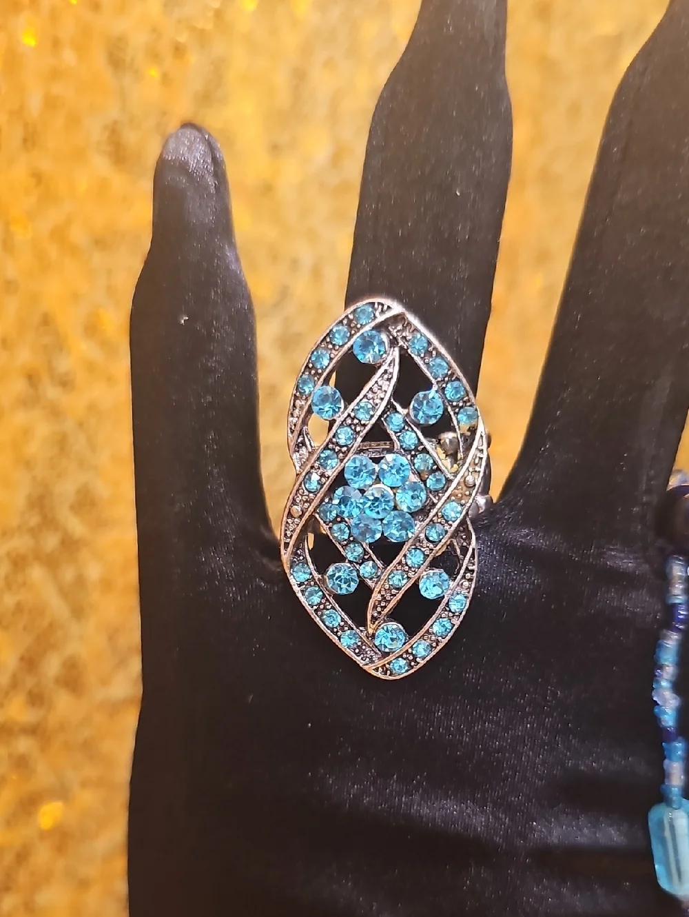 Stylish Silver And Blue Bead And Gem Jewlery Set - Picture 5 of 6